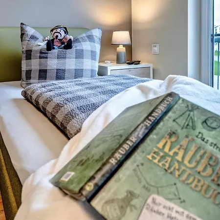 Raeuberhoehle By Seeblick Ferien Oro, Kamin, Sauna Holiday home
